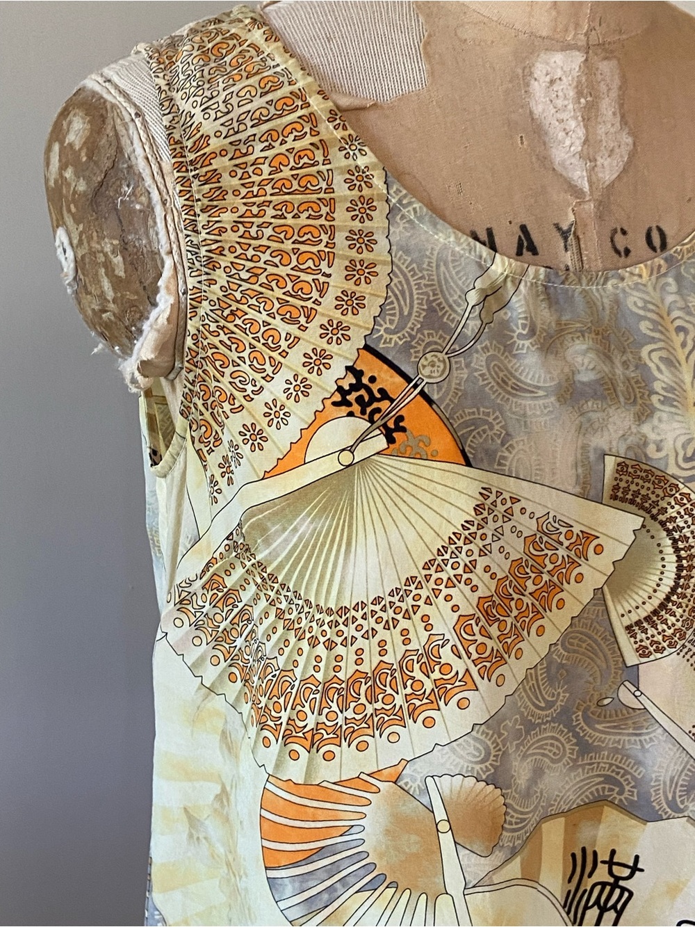 Citron Silk Fan-Print Sleeveless Top - Yellow & Cream - Picture 2 of 5